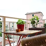 The Little House Of Gio And Gaia Gaslini And Sea